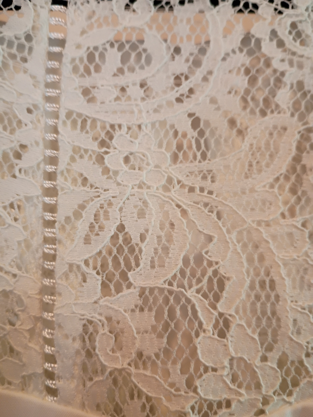 White House Black Market White Lace Sheath with Satin Trim - Picture 5 of 9
